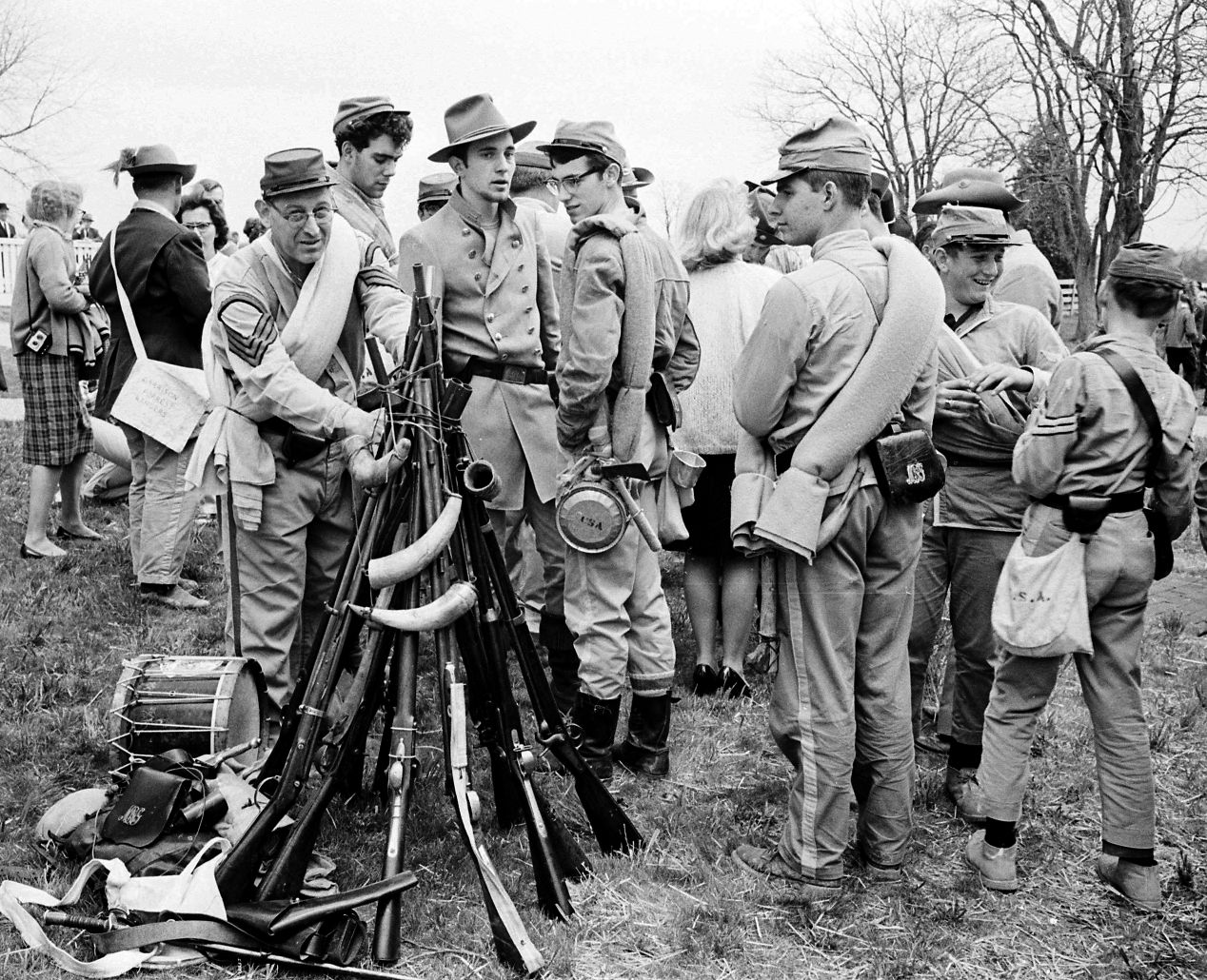 APP 100 rifles2.jpg